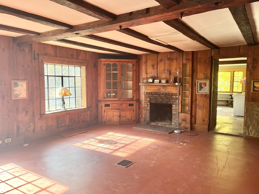 58 W Elm St