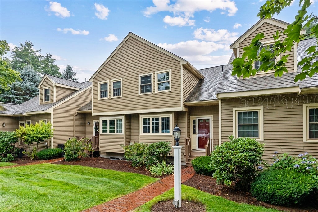 Photo of 11 Rosewood Ln, Hopkinton, MA