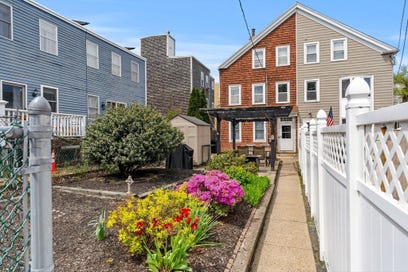 652 E 2nd St Boston MA 02127