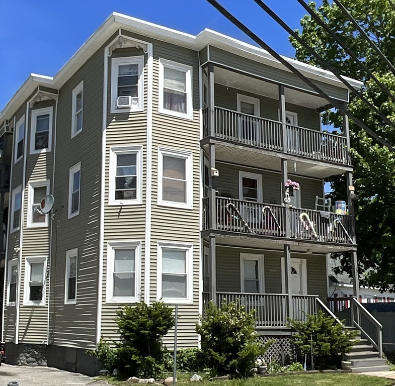 Photo of 121 Charlton St, Southbridge, MA