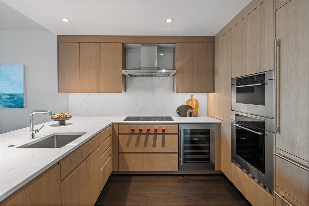 150 Seaport Blvd 11C