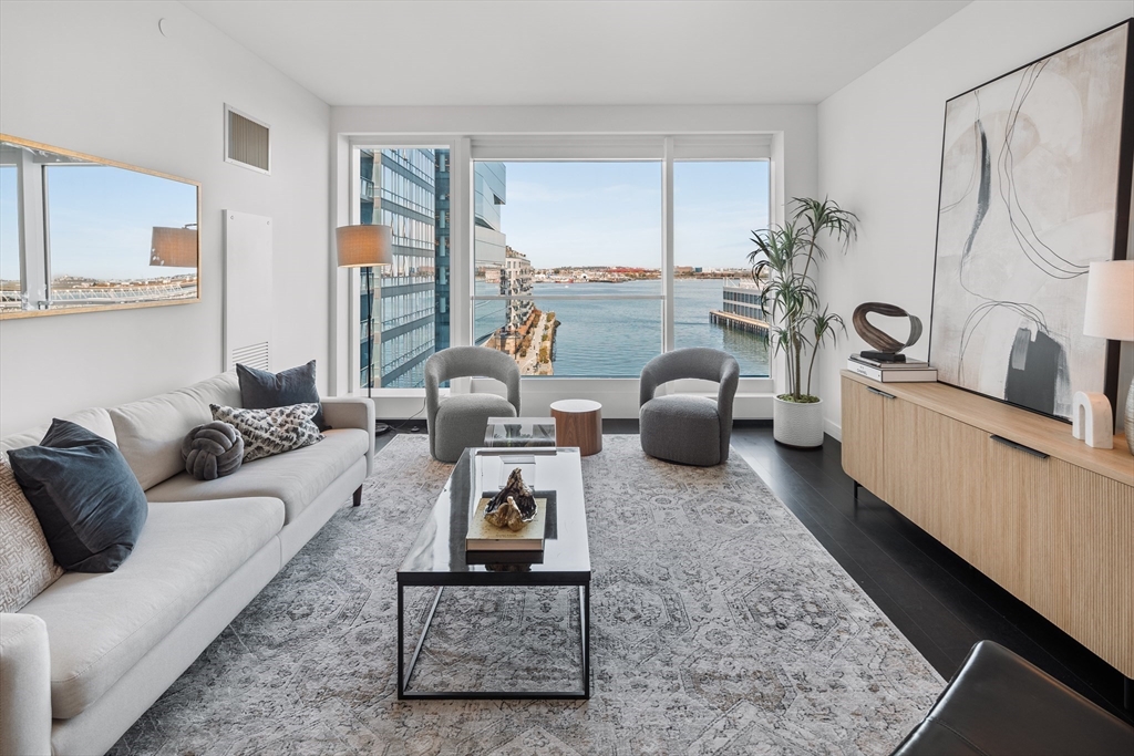 150 Seaport Blvd 11C