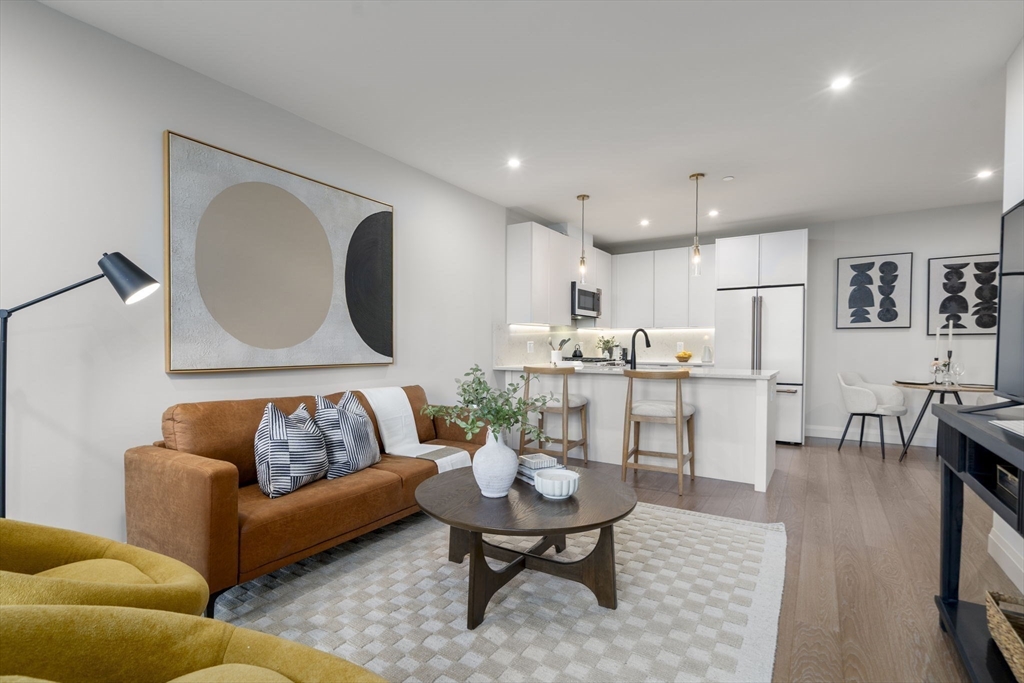 100 Lincoln Street 305U