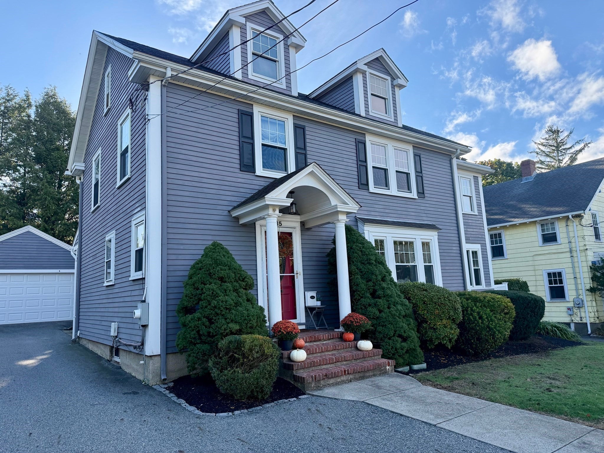 85 Robbins Rd