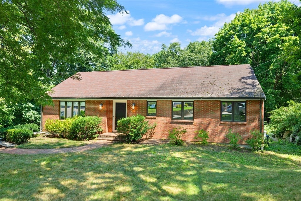 Photo of 24 Minihans Ln, Quincy, MA