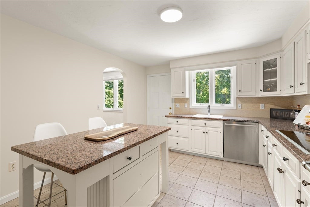24 Minihans Ln, Quincy, MA, 24 Minihans Ln, Quincy, MA Photo #12