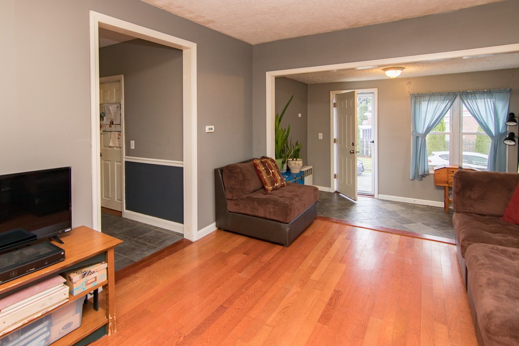 140 Robinson Ave
