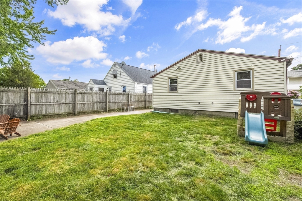 60 Pine Grove St