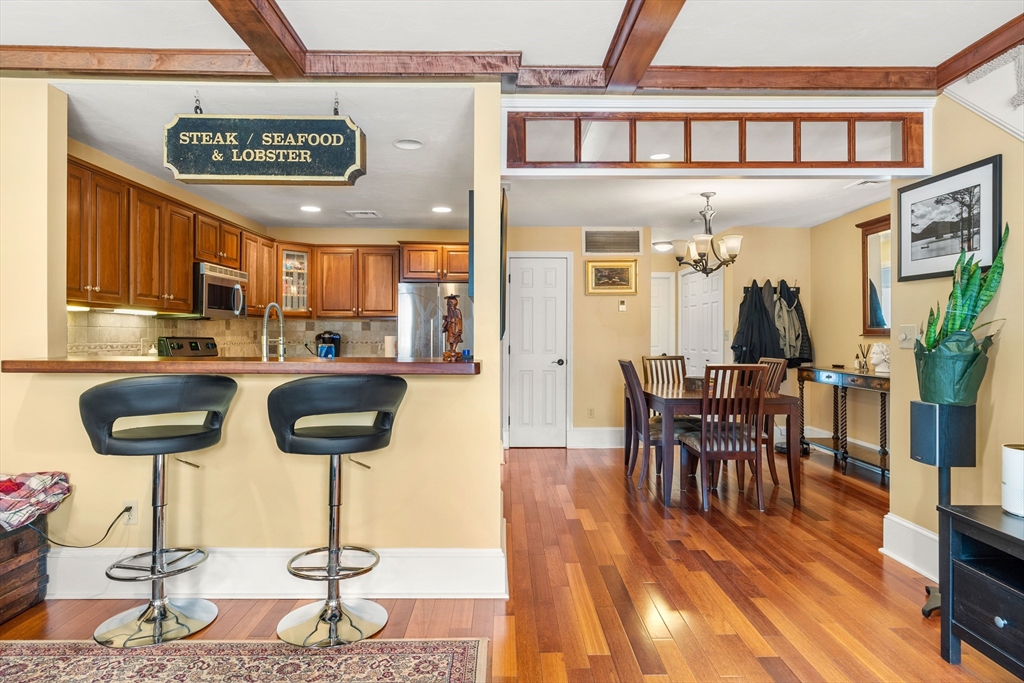 5 Hobart Ln 5