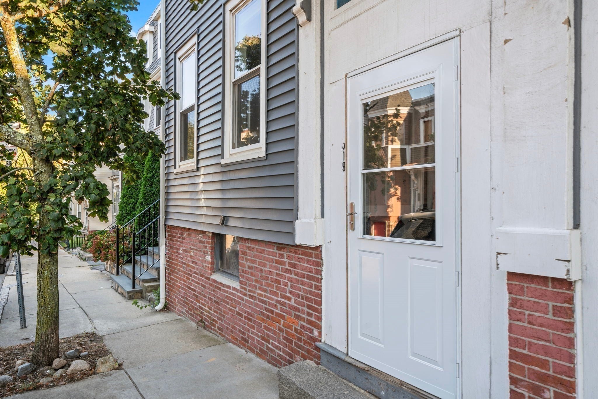 519 E 5th Street 0