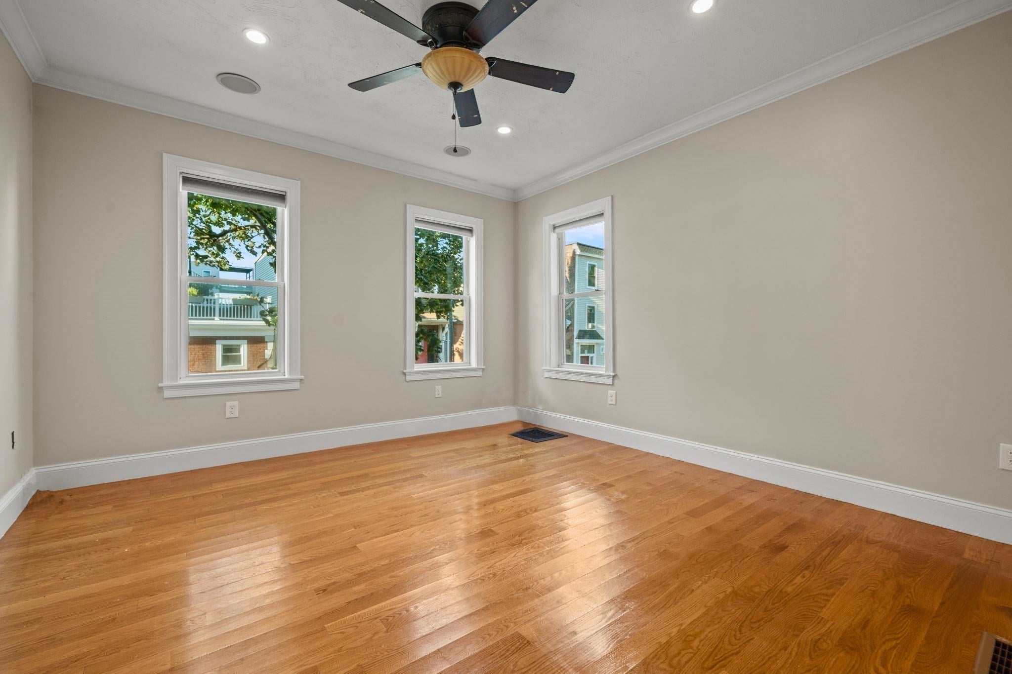 519 E 5th Street, Boston, MA, 519 E 5th Street, Boston, MA Photo #33