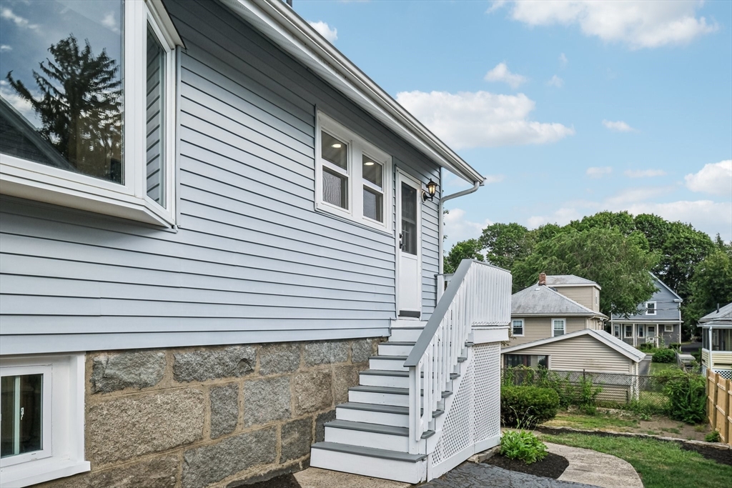 14 Ruthven St