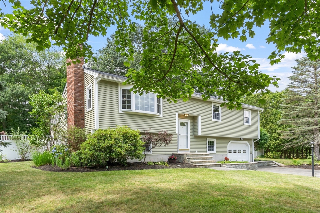 5 Rolling Ridge Ln