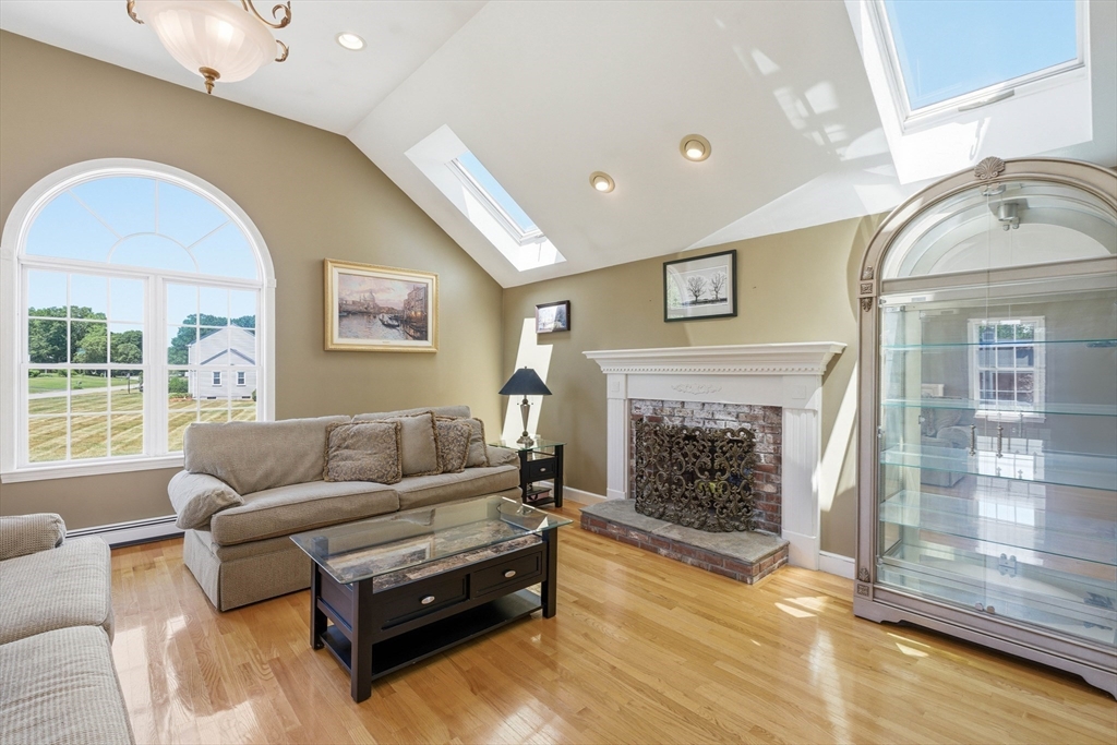 27 Charles Ave