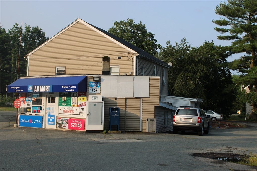 852 Hancock Street