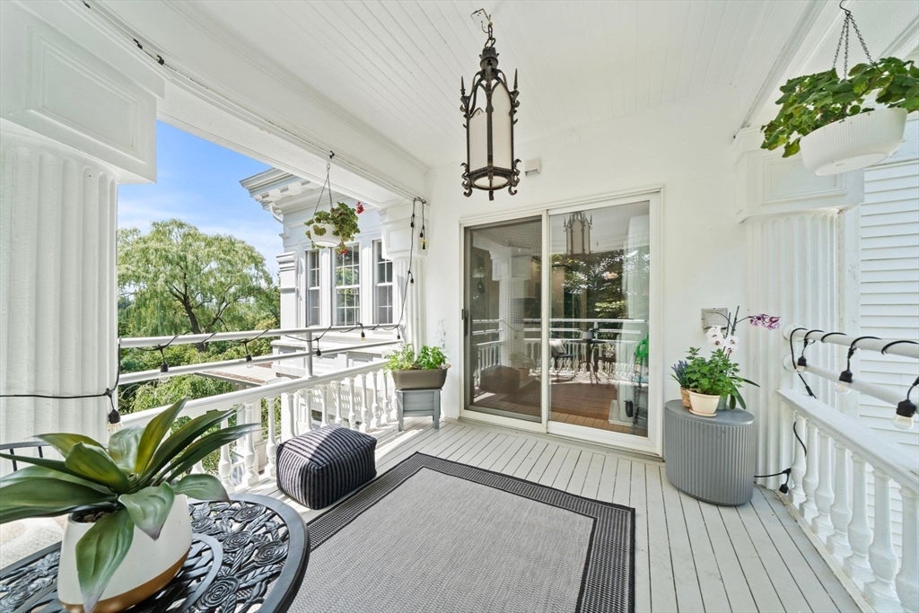 1401 Great Pond Road 8