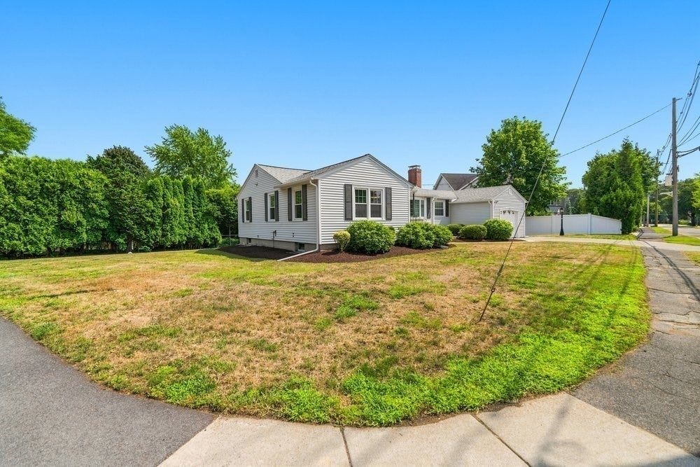 4 Abbott Rd