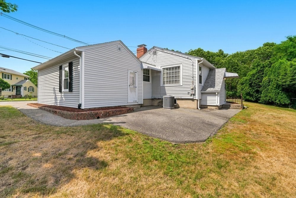 4 Abbott Rd, Waltham, MA Photo #36