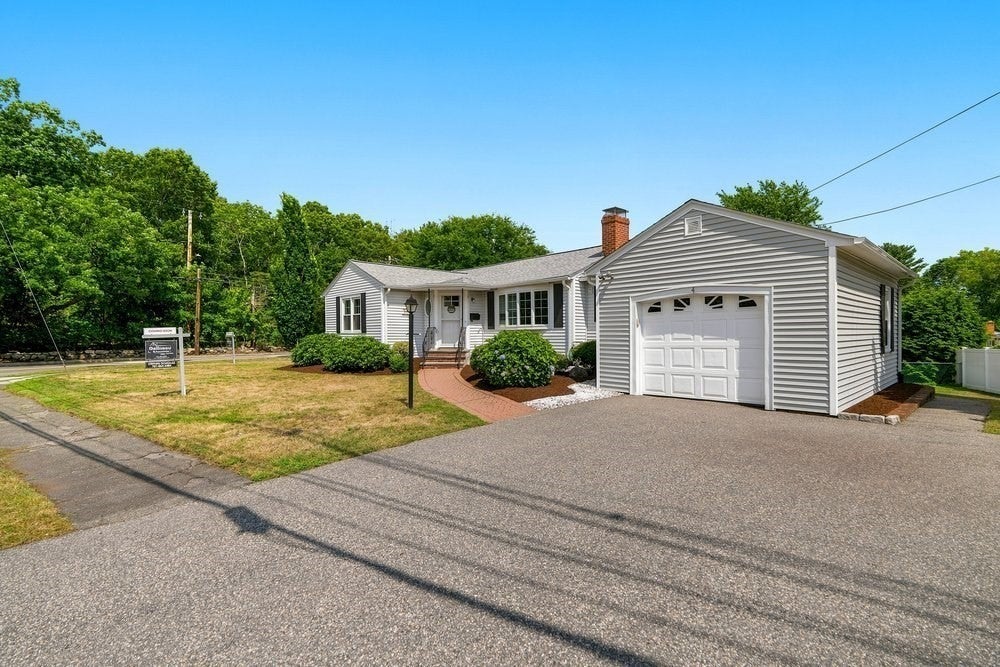 4 Abbott Rd, Waltham, MA Photo #2