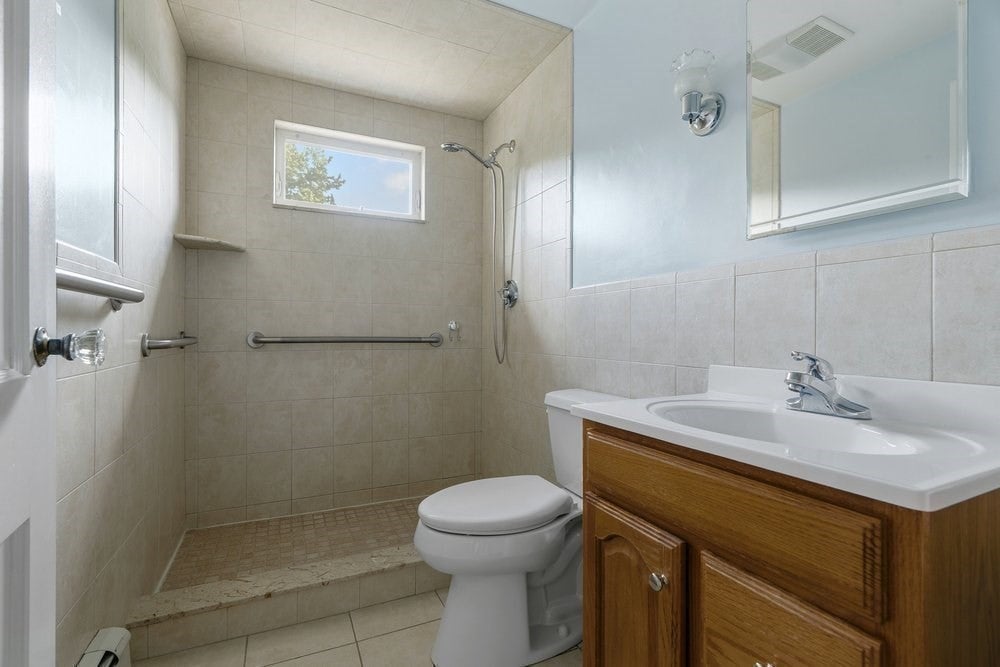 4 Abbott Rd, Waltham, MA Photo #19