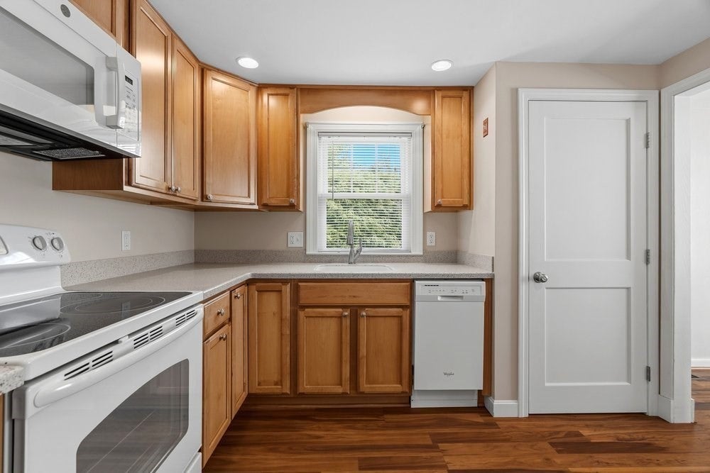 4 Abbott Rd, Waltham, MA Photo #7