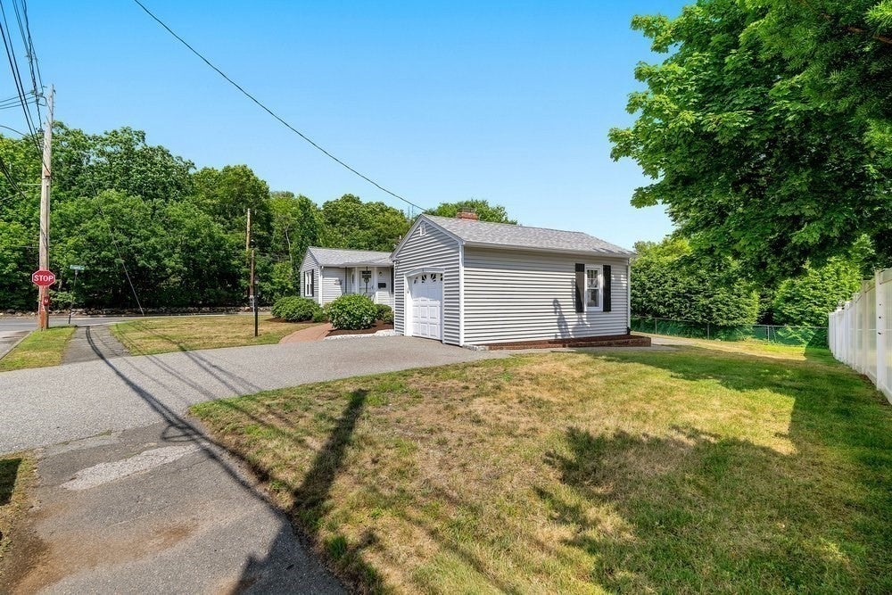 4 Abbott Rd
