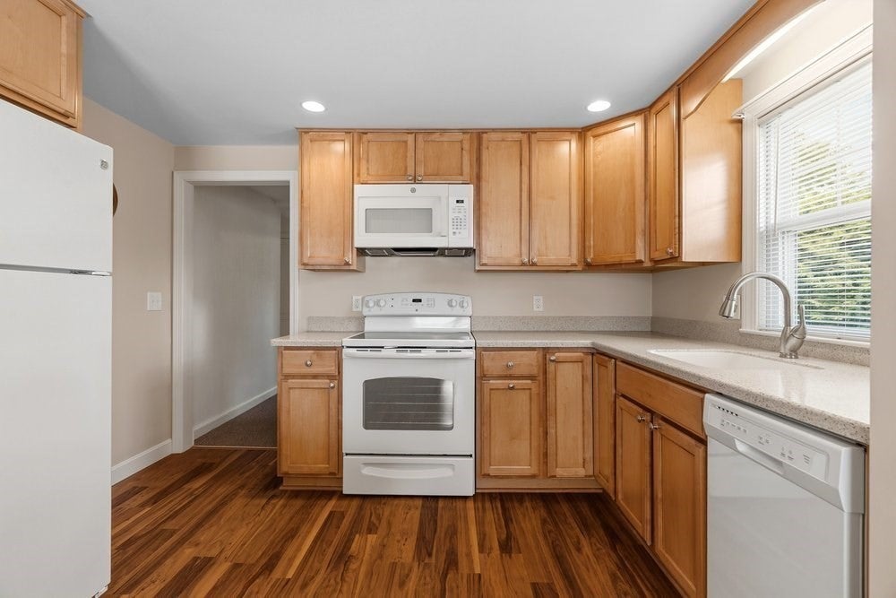 4 Abbott Rd, Waltham, MA Photo #6