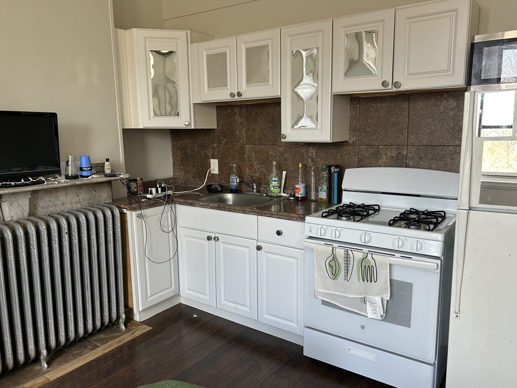 14 Monument Square 2-6