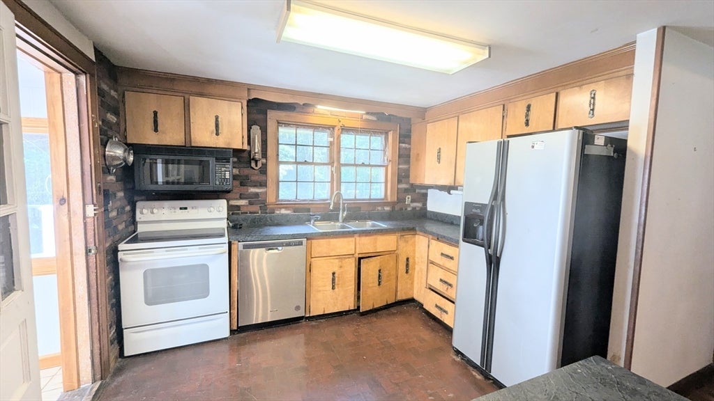 3 Wayne Drive