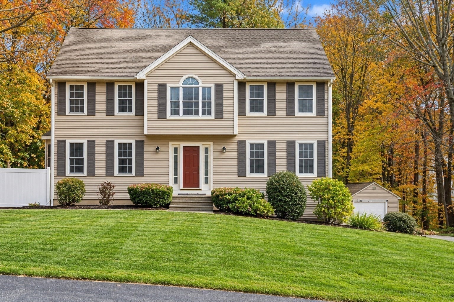16 Wildflower Dr, Sutton, MA, 16 Wildflower Dr, Sutton, MA Photo #1