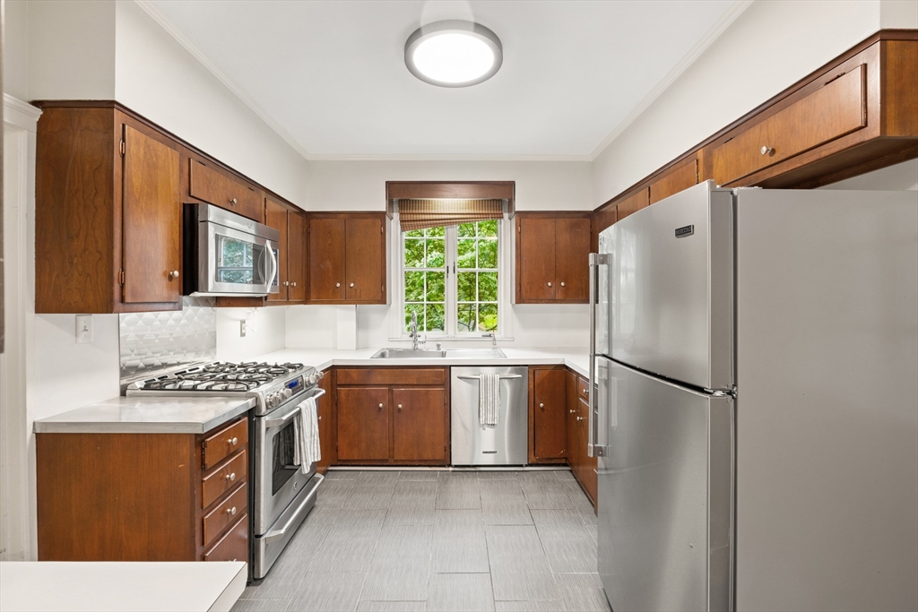 9 Maplewood Ter