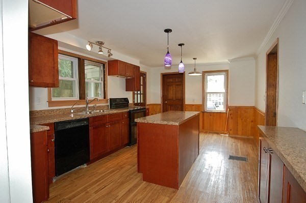 851 Lancaster St
