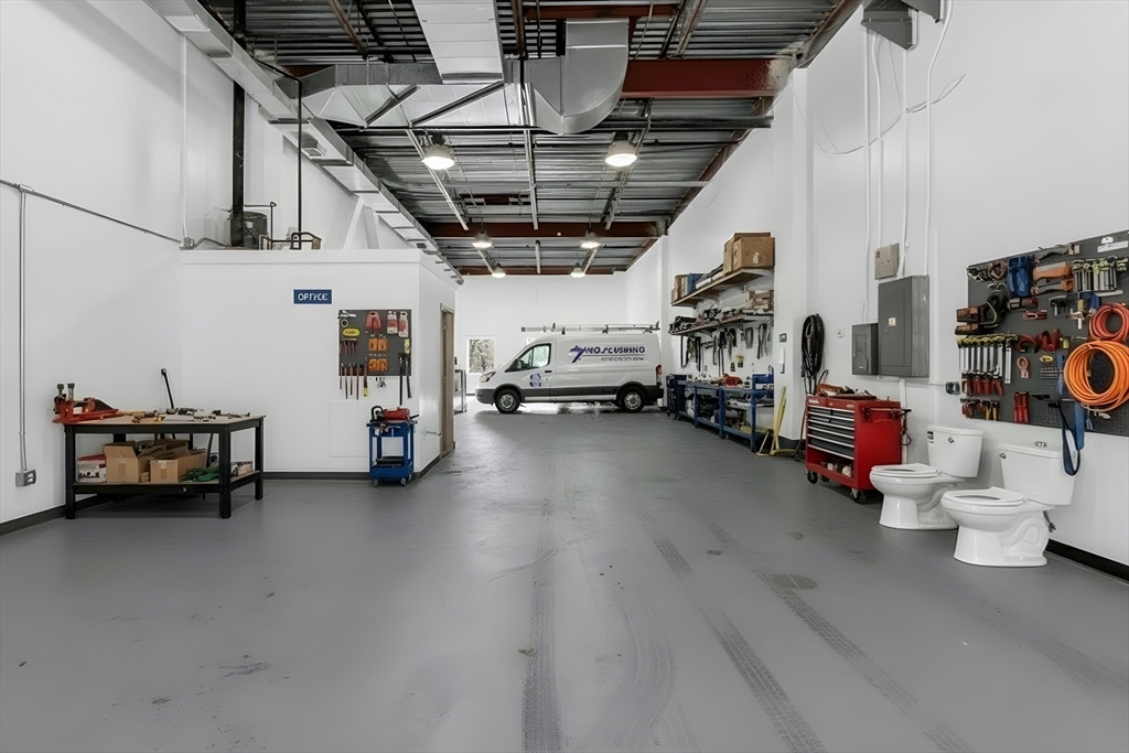 100 Ferncroft Rd 204