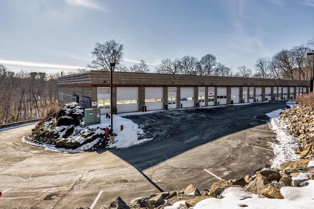 100 Ferncroft Rd 204