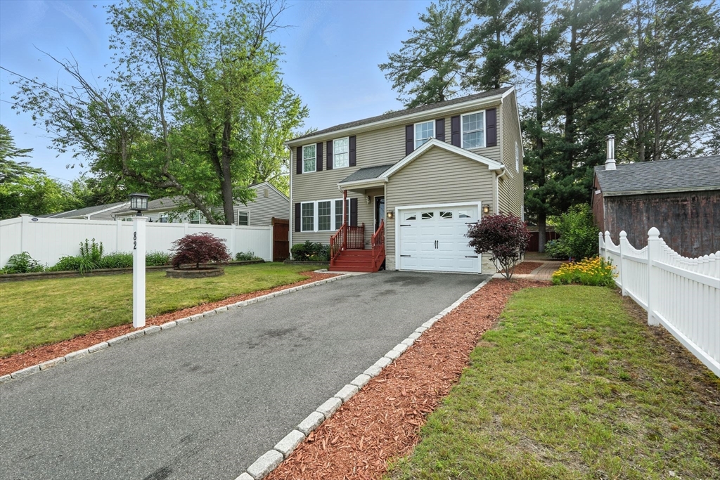 82 Lloyd Ave