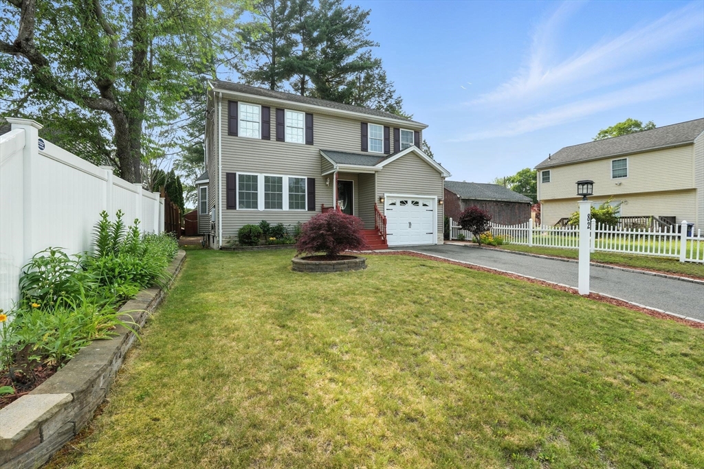 82 Lloyd Ave