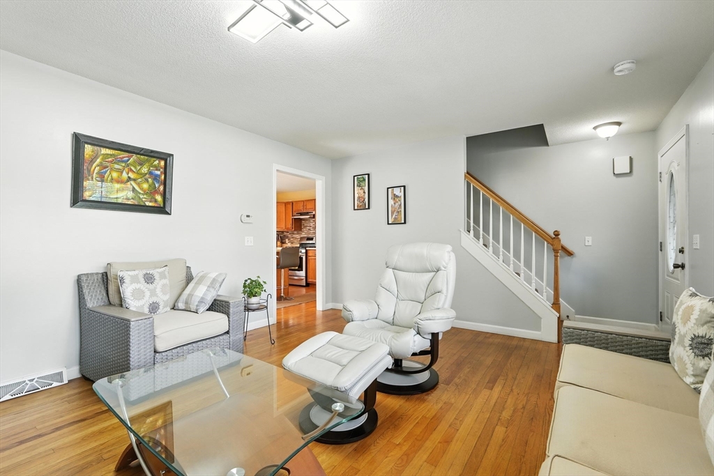82 Lloyd Ave