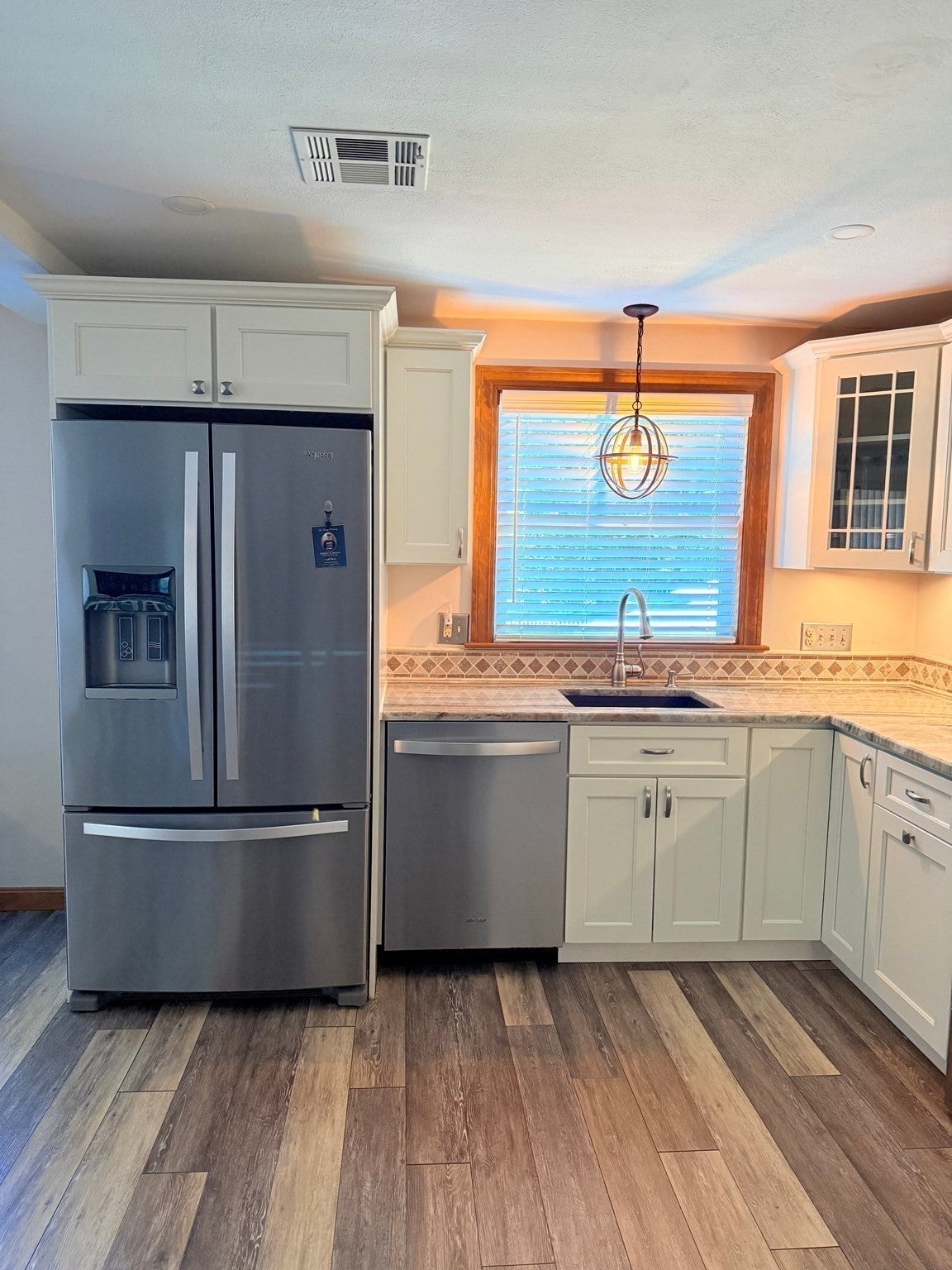 870 Landry Ave 8