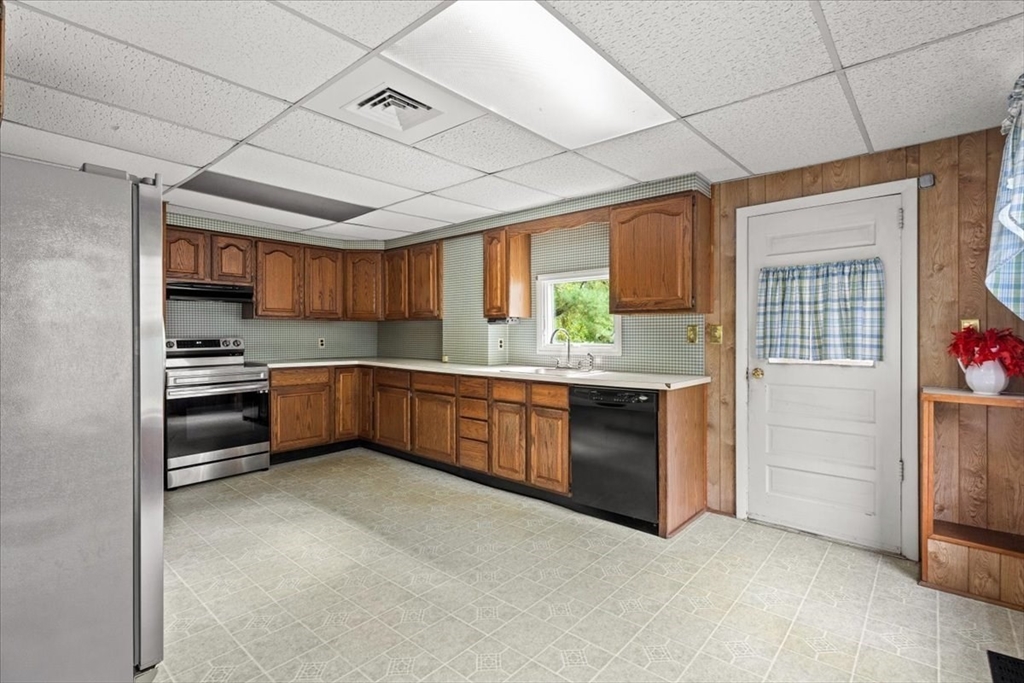 1570 Old Pleasant