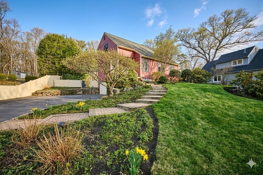 44 Carriage House Path