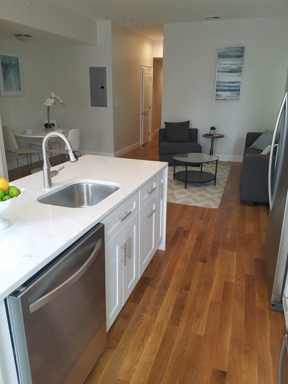 100 Webster St 1