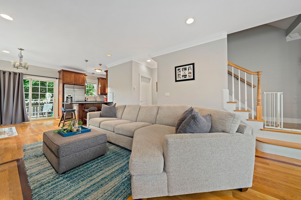 867 Adams St 867