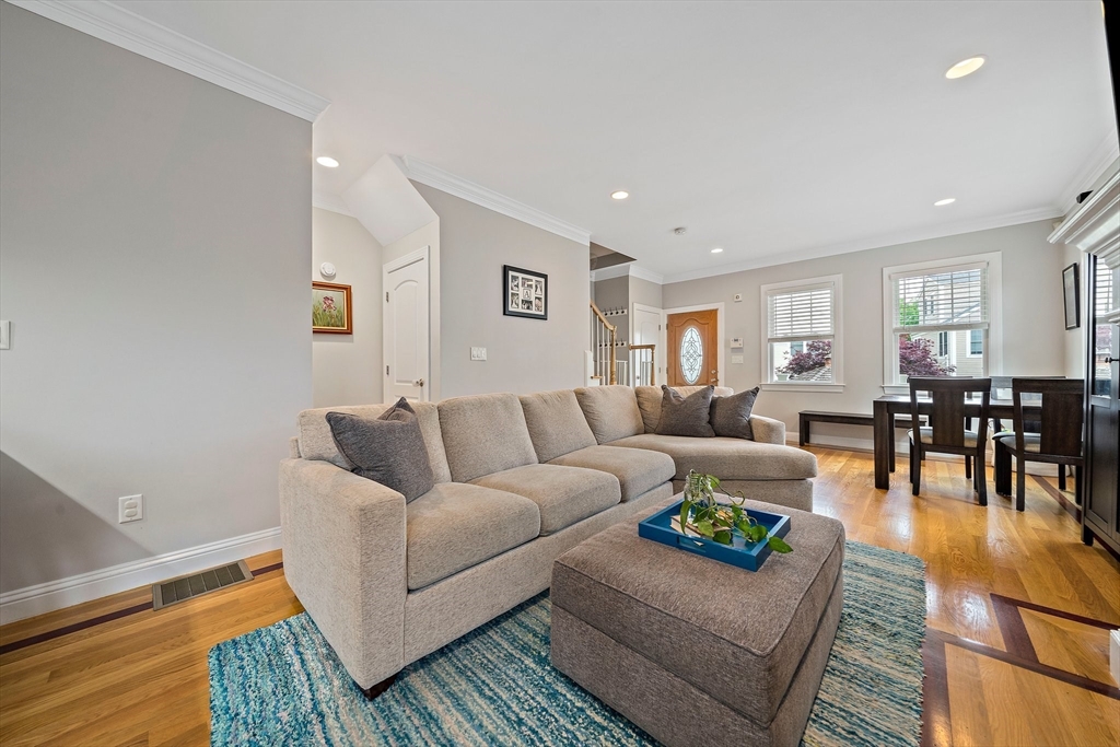 867 Adams St 867