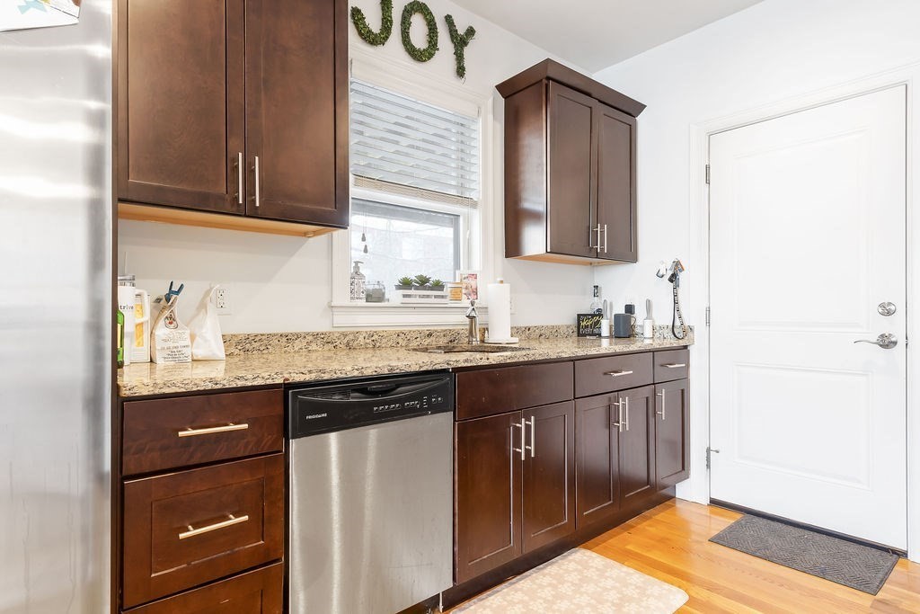 Boston, Massachusetts 02125, United States, 3 Bedrooms Bedrooms, ,1 BathroomBathrooms,Residential,Active,86338