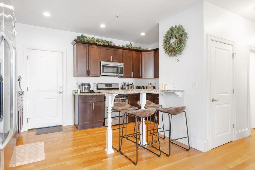 Boston, Massachusetts 02125, United States, 3 Bedrooms Bedrooms, ,1 BathroomBathrooms,Residential,Active,86338