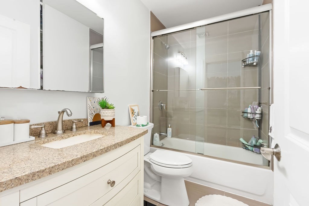 Boston, Massachusetts 02125, United States, 3 Bedrooms Bedrooms, ,1 BathroomBathrooms,Residential,Active,86338