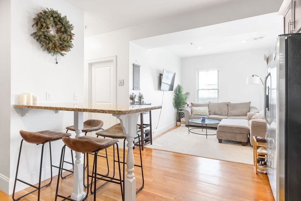 Boston, Massachusetts 02125, United States, 3 Bedrooms Bedrooms, ,1 BathroomBathrooms,Residential,Active,86338