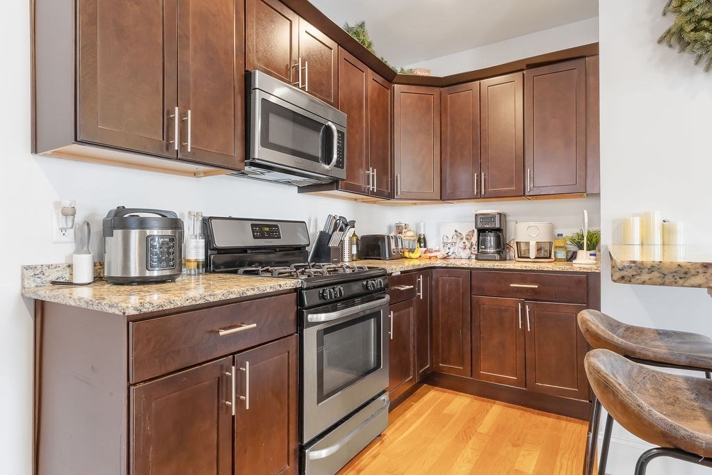 Boston, Massachusetts 02125, United States, 3 Bedrooms Bedrooms, ,1 BathroomBathrooms,Residential,Active,86338