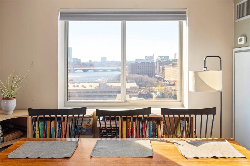 8-12 Museum Way 1522