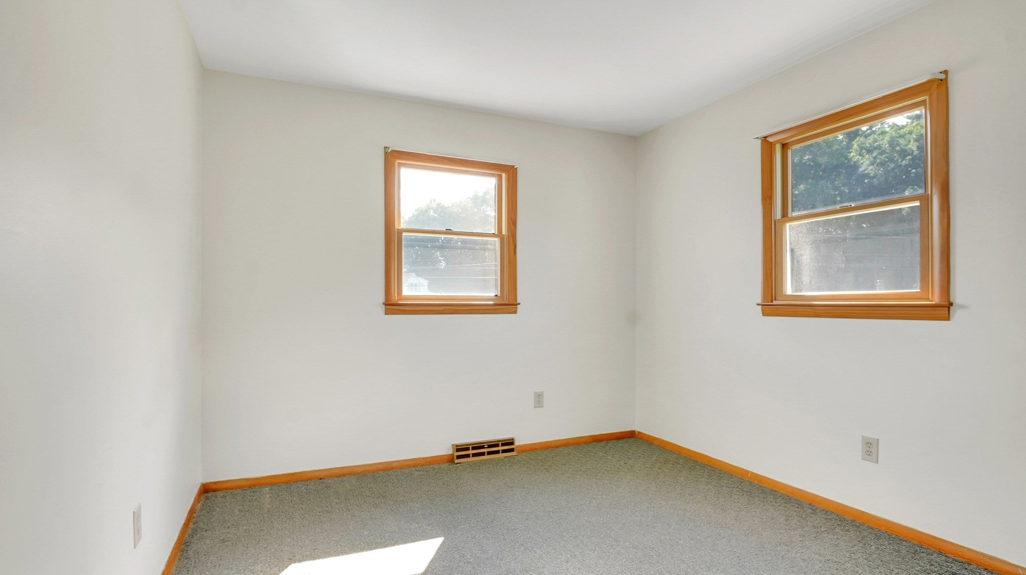 115 Clover Rd, Ludlow, MA Photo #11